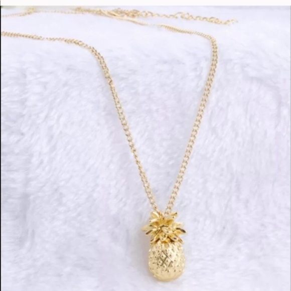 Jewelry - Beautiful Gold Pineapple Necklace